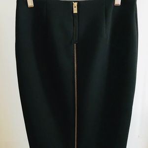 VINCE CAMUTO - Gold Zipper back Black skirt